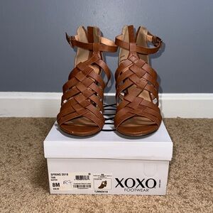 XOXO Women's Brown Strappy Sandals